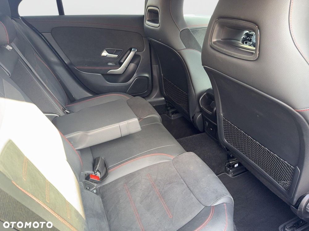 Mercedes-Benz CLA 180 AMG Line 7G-DCT - 21