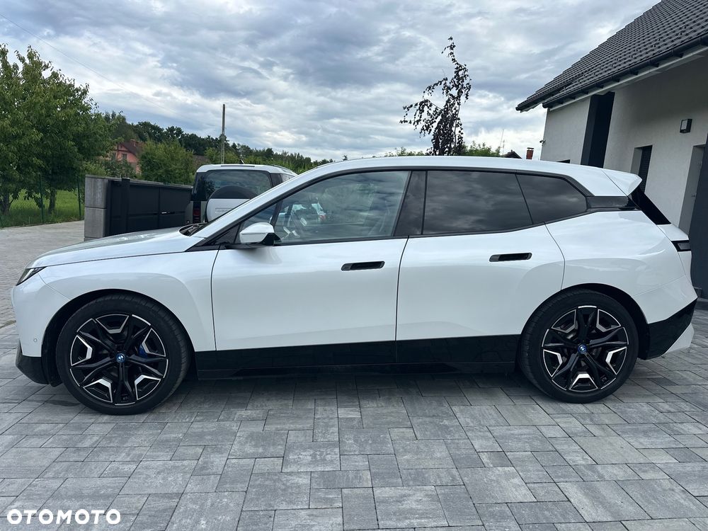 BMW iX xDrive40 76.6kWh Signature - 8