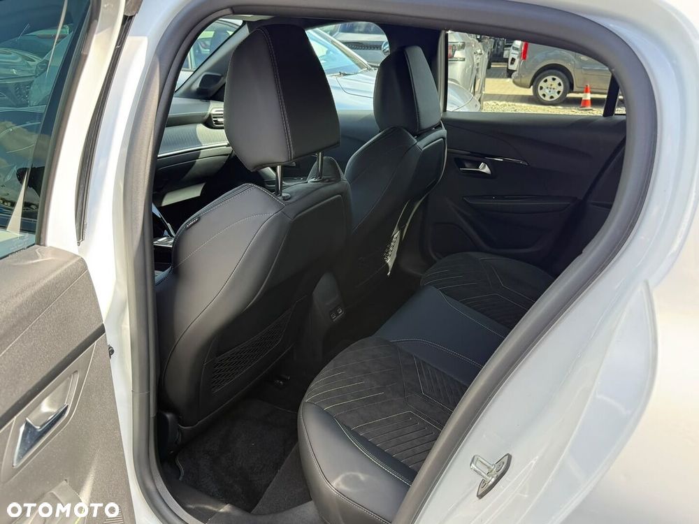 Peugeot 208 - 30