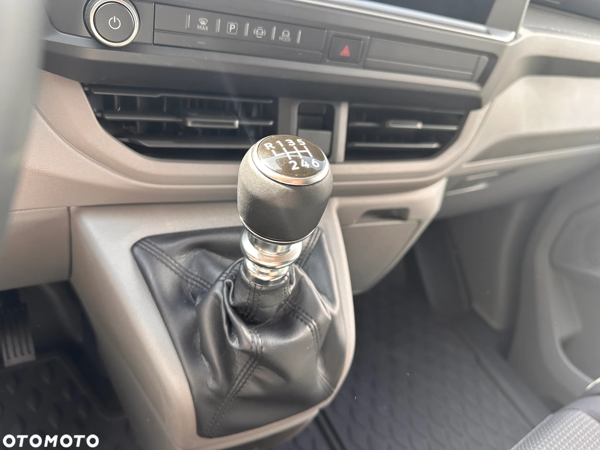 Volkswagen Transporter T7 - 18