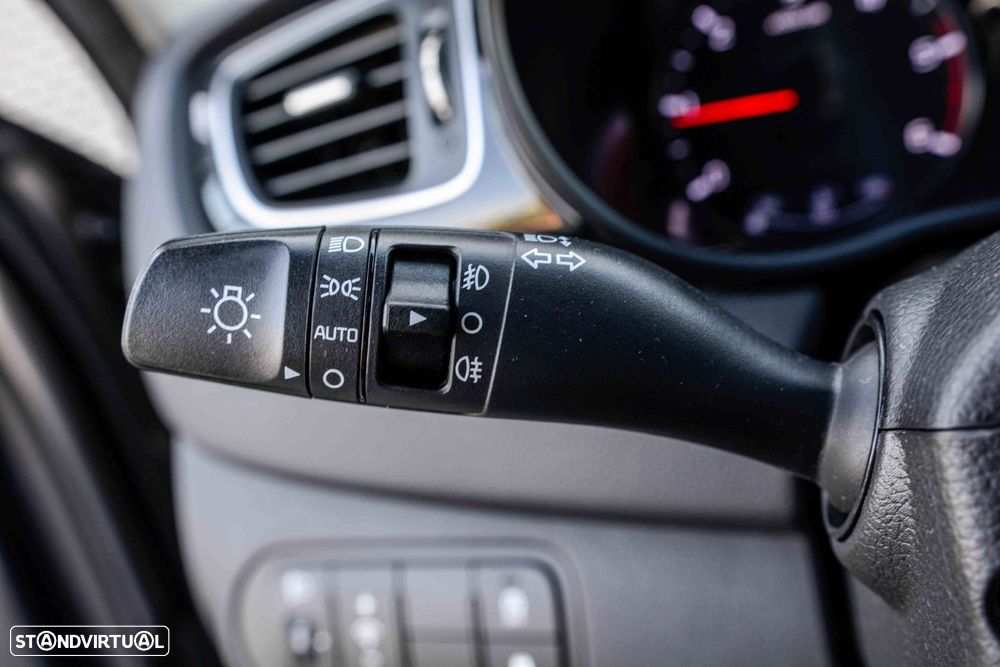 Kia Carens 1.7 CRDi ISG EX - 26