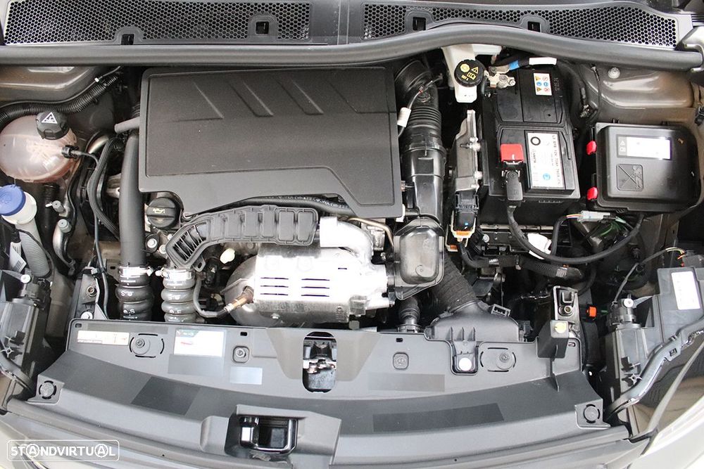 Peugeot 2008 1.2 PureTech Allure EAT8 - 23