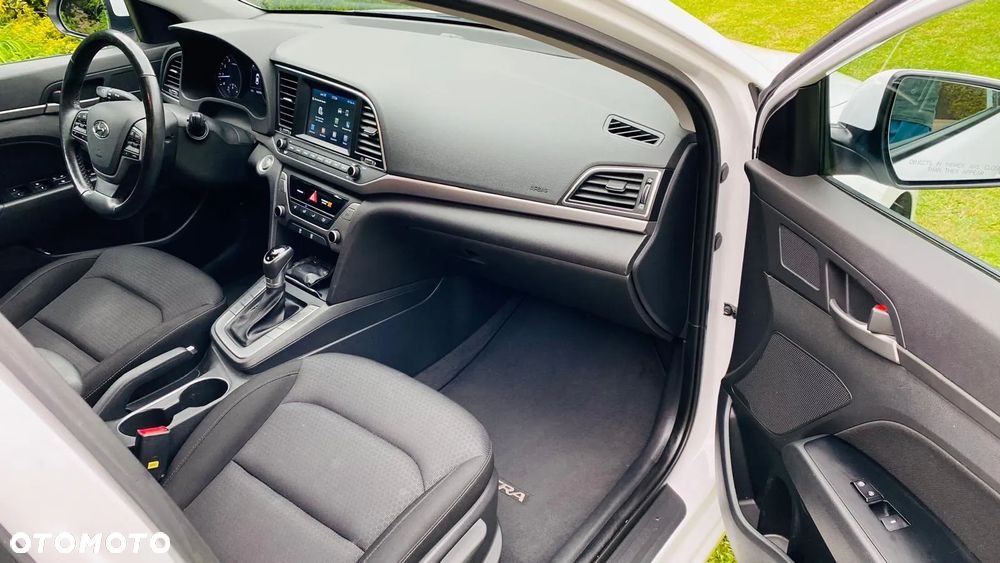 Hyundai Elantra - 17