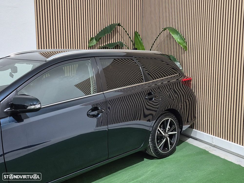 Toyota Auris Touring Sports 1.8 HSD Comfort +P.Techno+P.Sport - 4
