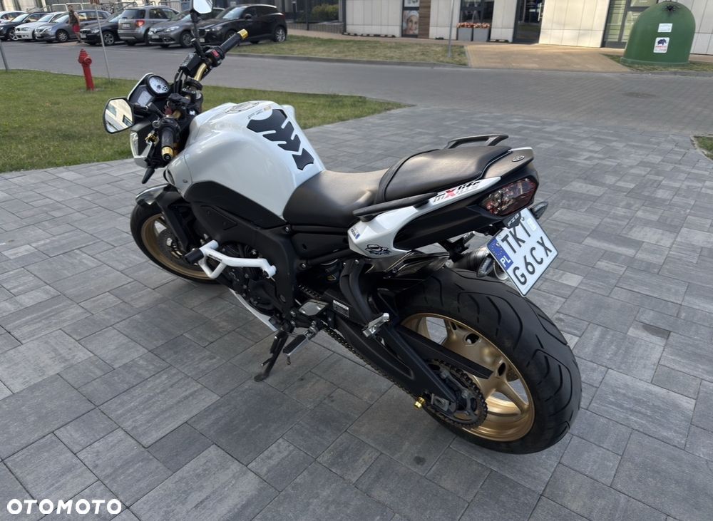 Yamaha FZ8 - 10