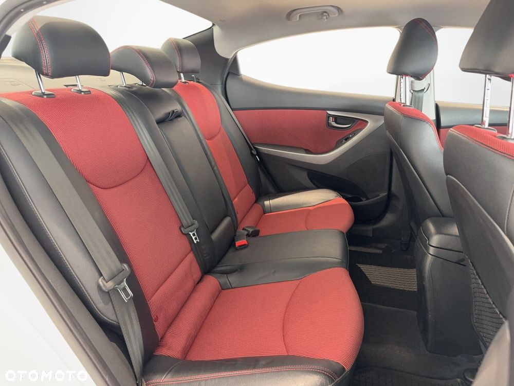 Hyundai Elantra 1.6 Classic + - 13