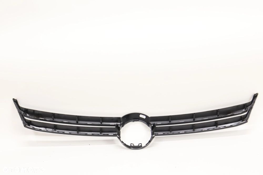 VW Golf Plus grill 5M0853653L lift - 2