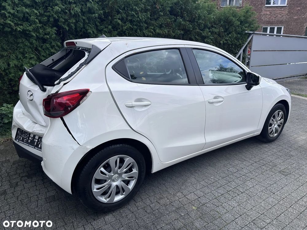 Mazda 2 Hybrid - 3