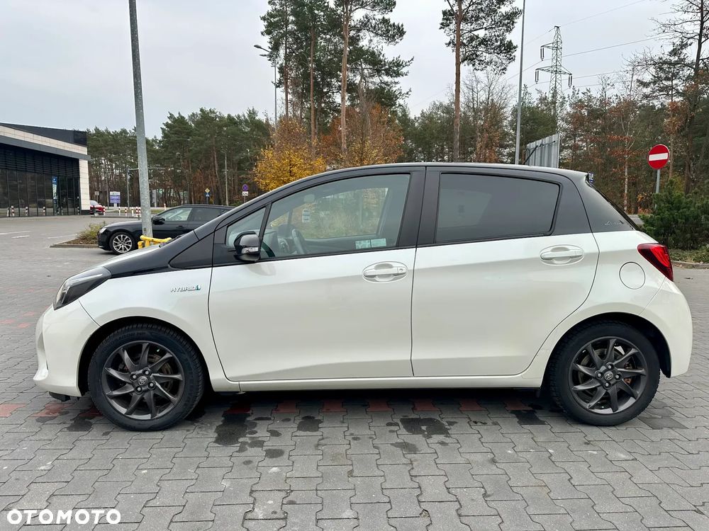 Toyota Yaris Hybrid 100 Selection Pure - 4