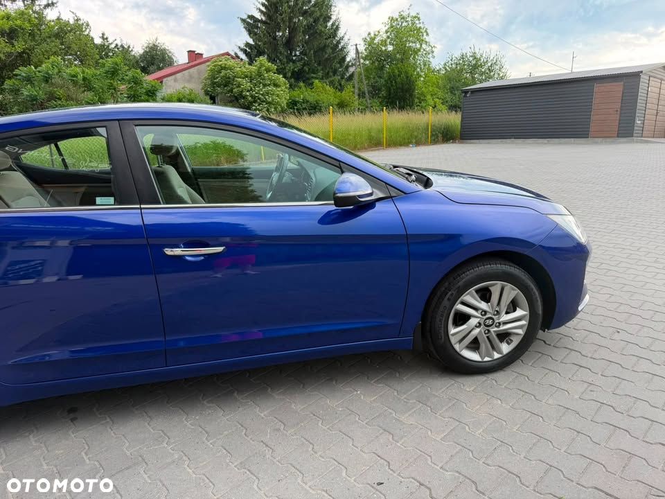 Hyundai Elantra 1.6 Comfort - 13