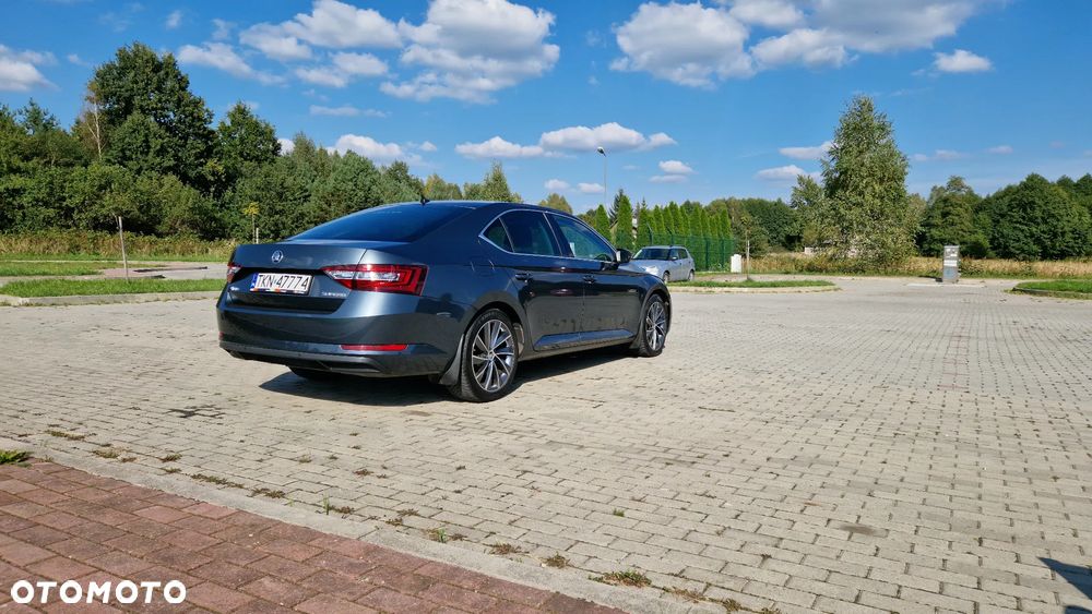 Skoda Superb 2.0 TDI Ambition DSG - 8