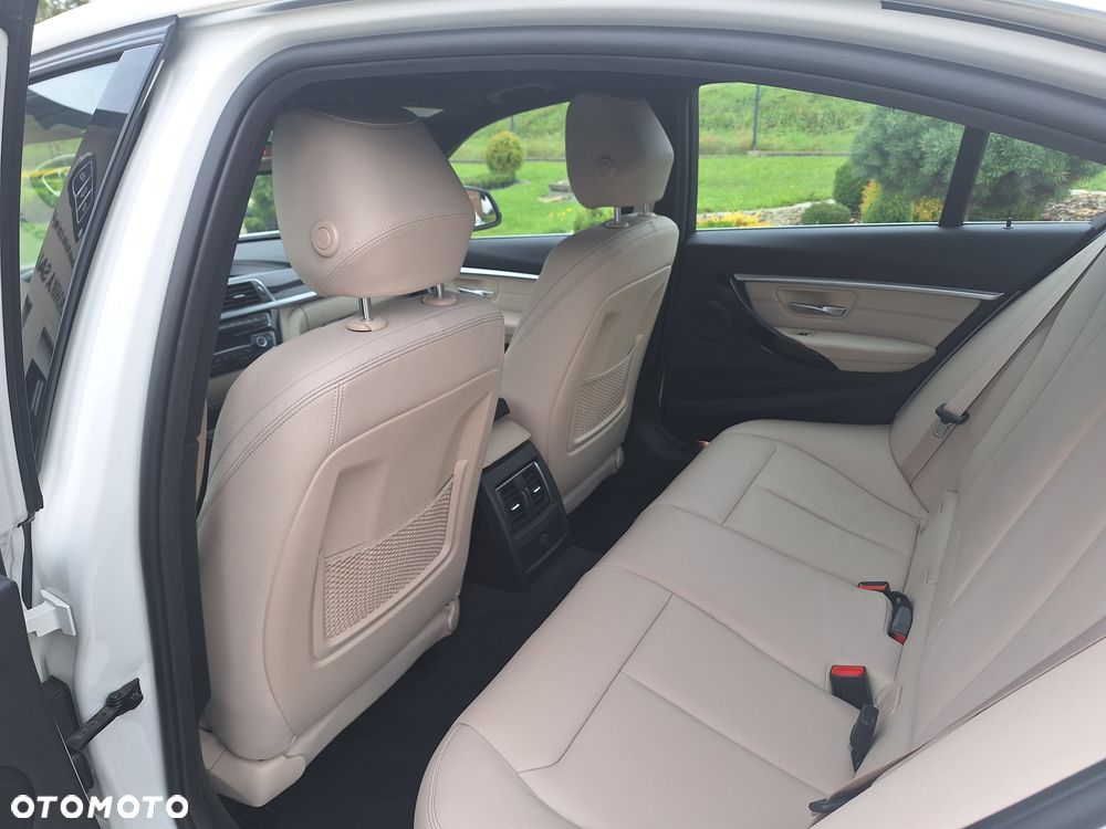 BMW Seria 3 330i xDrive Sport Line Sport - 17
