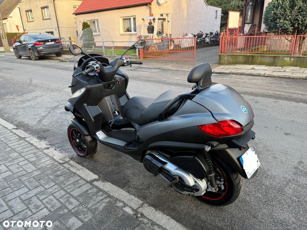 Piaggio MP-3 - 6