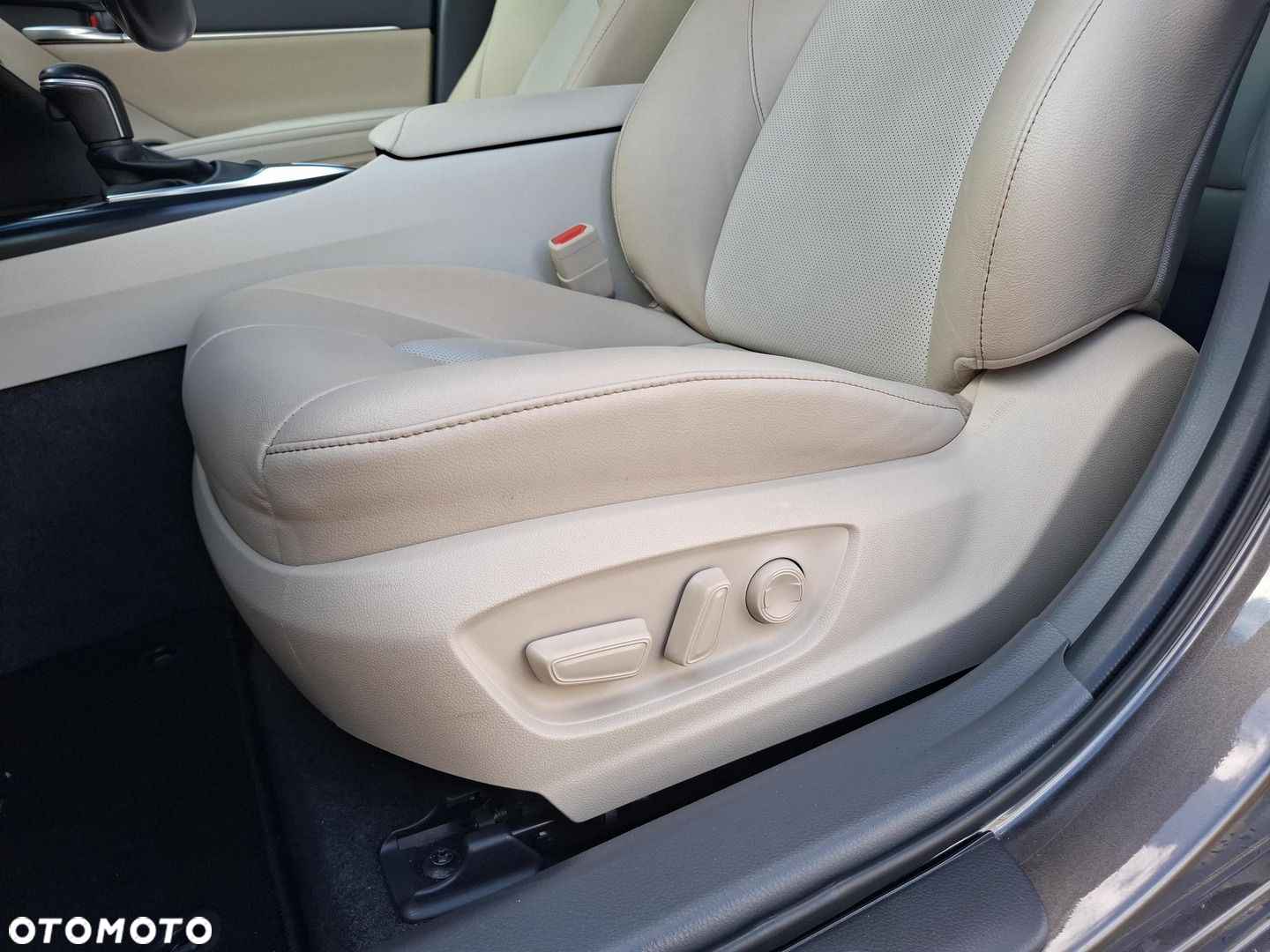 Toyota Camry 2.5 Hybrid Comfort CVT - 11