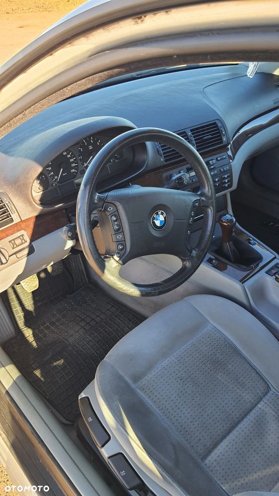 BMW Seria 3 318i - 9