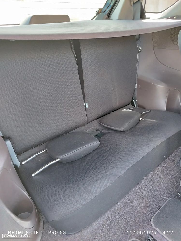 Toyota iQ 1.4 D-4D + - 14