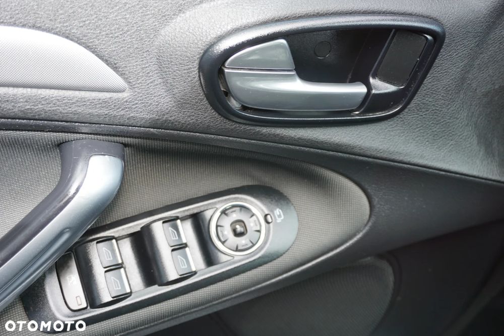 Ford Galaxy 2.0 TDCi Ambiente - 19