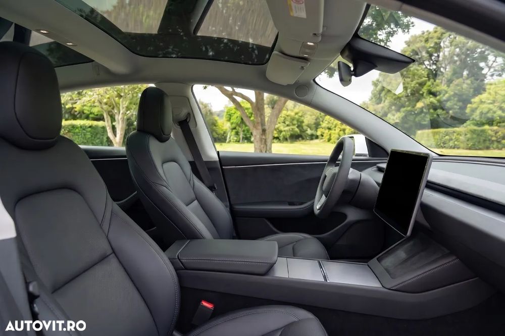 Tesla Model 3 Long Range - 4