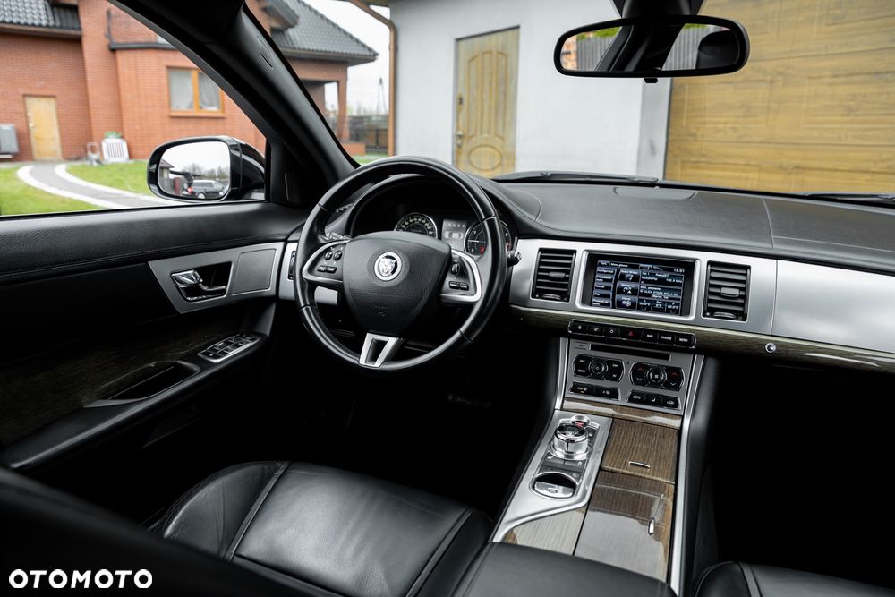 Jaguar XF 2.0 T Prestige - 27