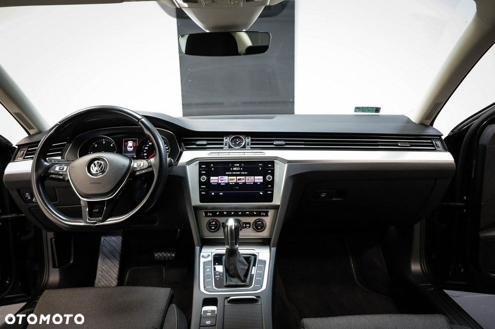 Volkswagen Passat - 13