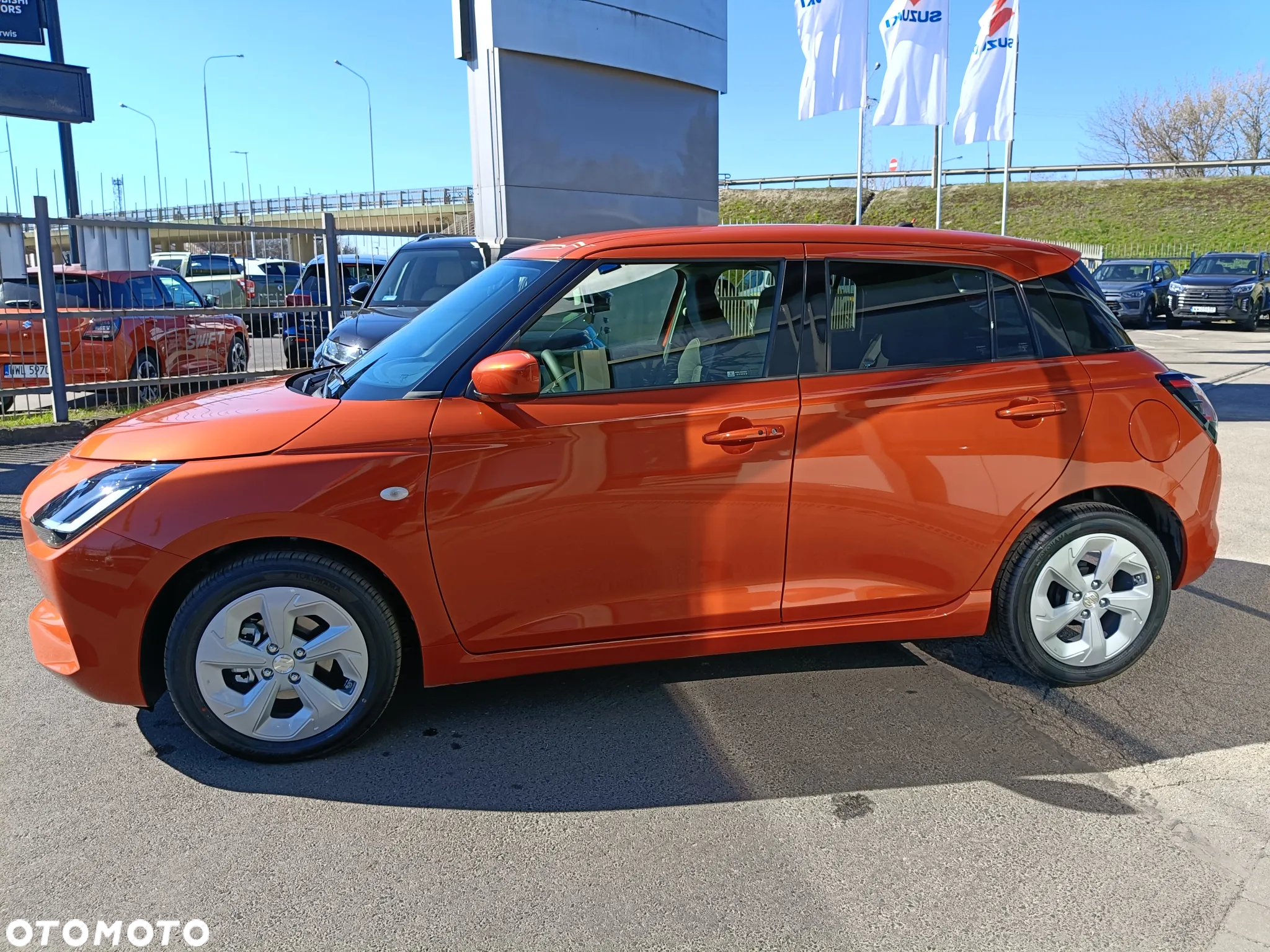 Suzuki Swift 1.2 Dualjet SHVS Premium Plus CVT - 4