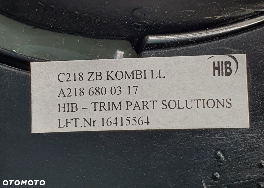 RAMKA OSŁONA LICZNIKA MERCEDES W218 A2186800317 - 6