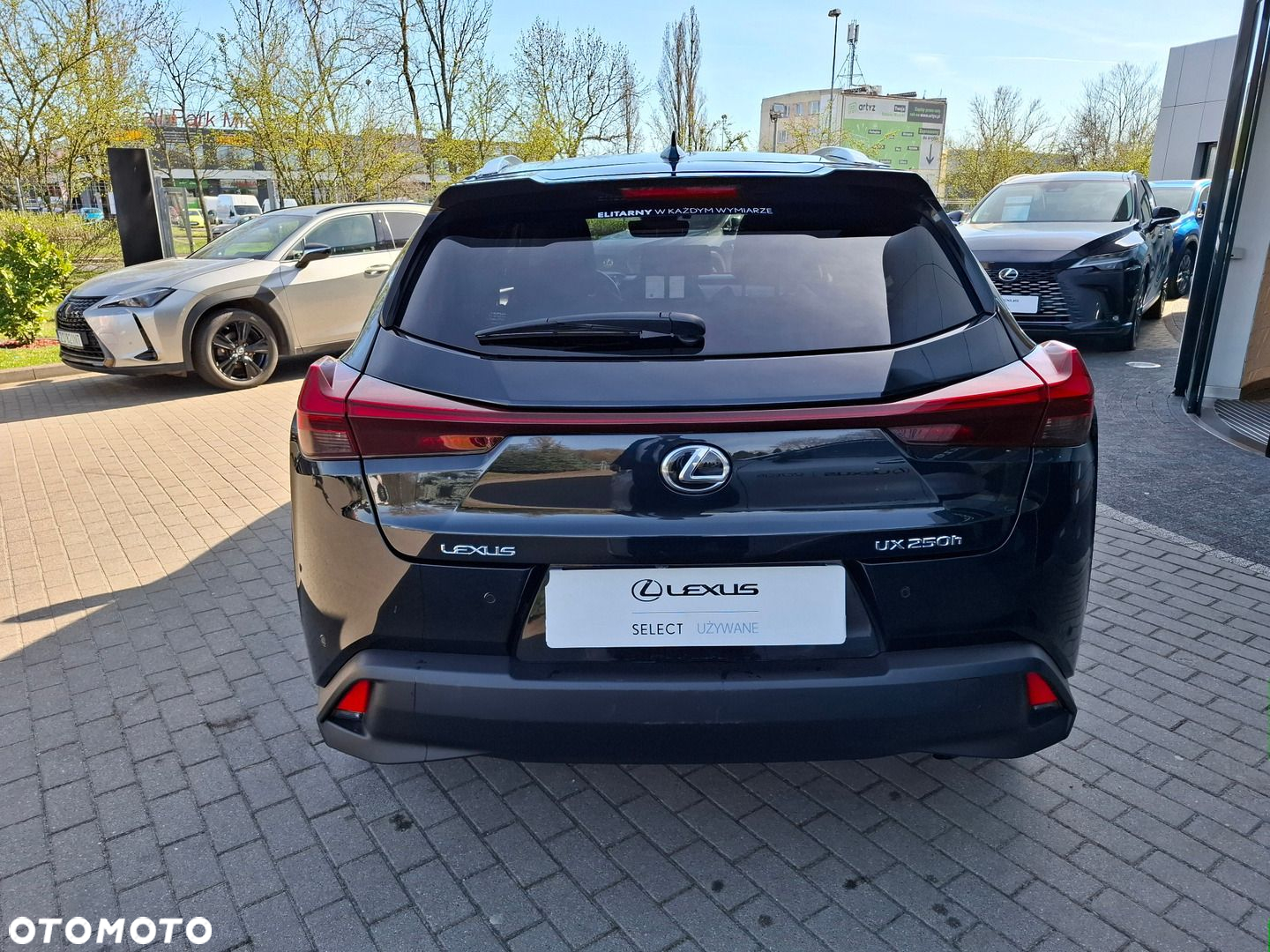 Lexus UX - 4