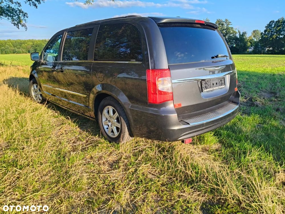 Chrysler Town & Country - 30