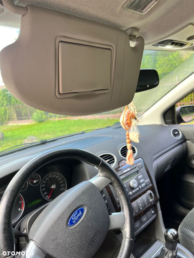 Ford Focus 1.6 16V Ghia - 22