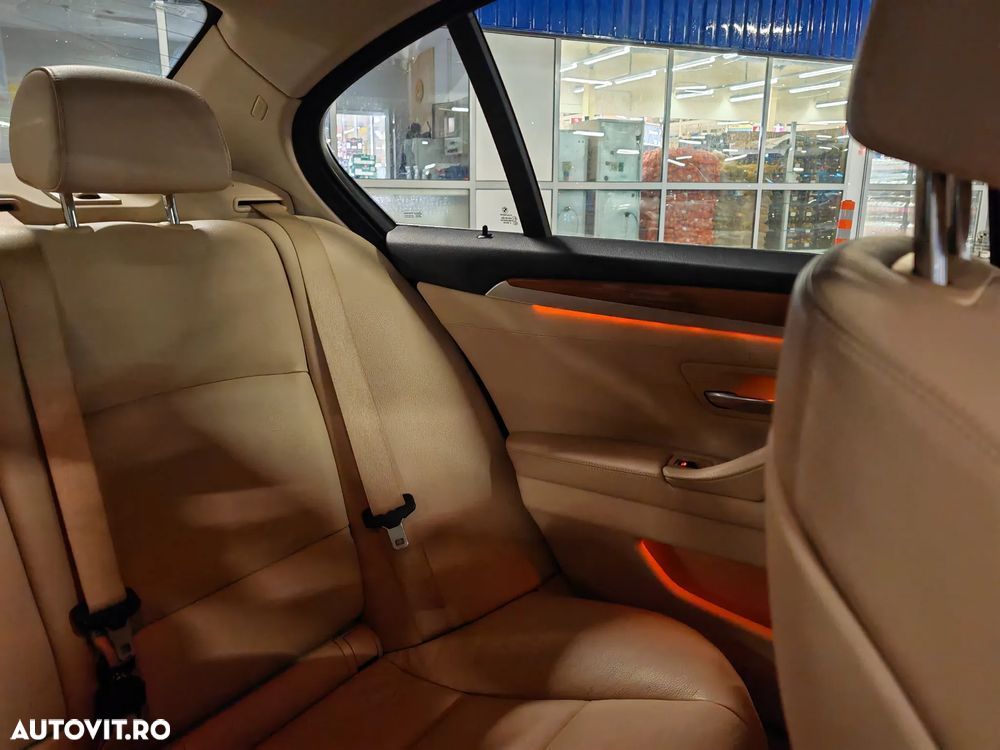 BMW Seria 5 525d xDrive AT - 14