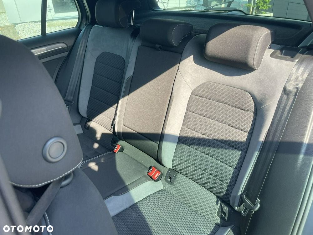 Volkswagen Golf 1.5 eTSI OPF DSG R-Line - 25