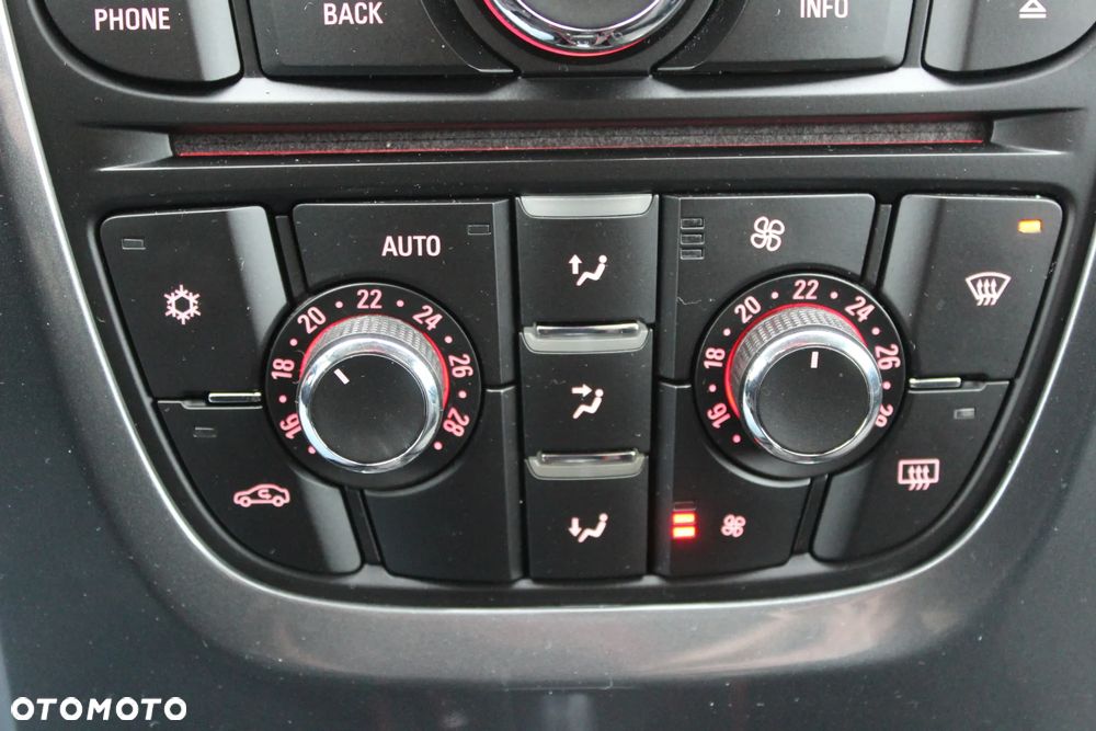 Opel Astra 1.4 T Cosmo S&S - 22