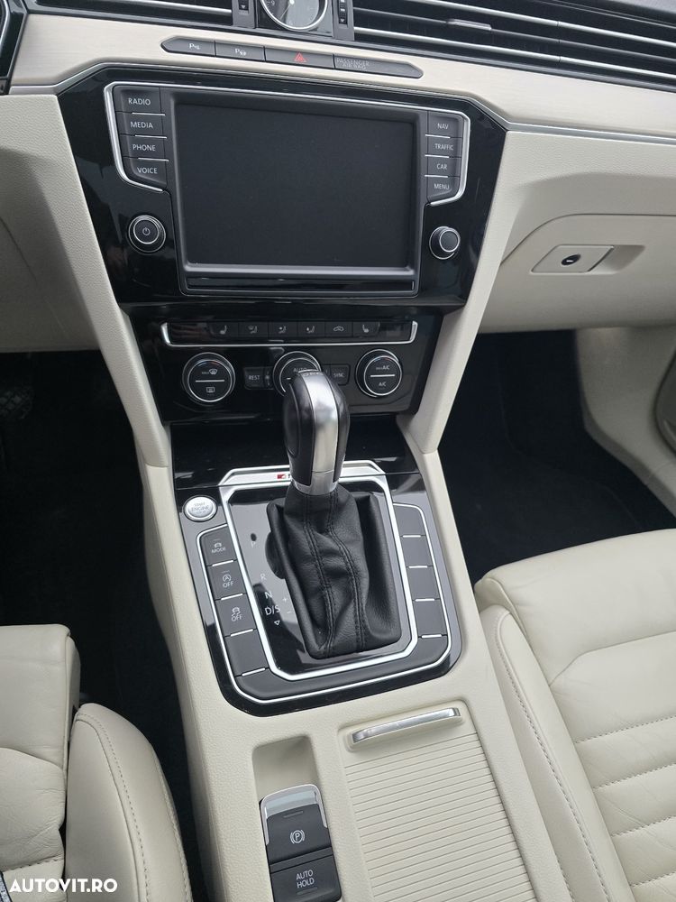 Volkswagen Passat 2.0 TDI SCR 4Motion DSG Elegance - 7
