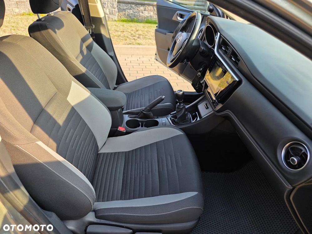 Toyota Auris 1.6 Premium - 28
