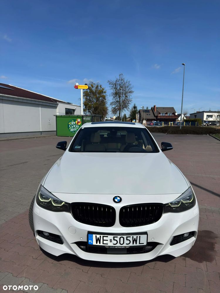 BMW Seria 3 330i xDrive M Sport - 2