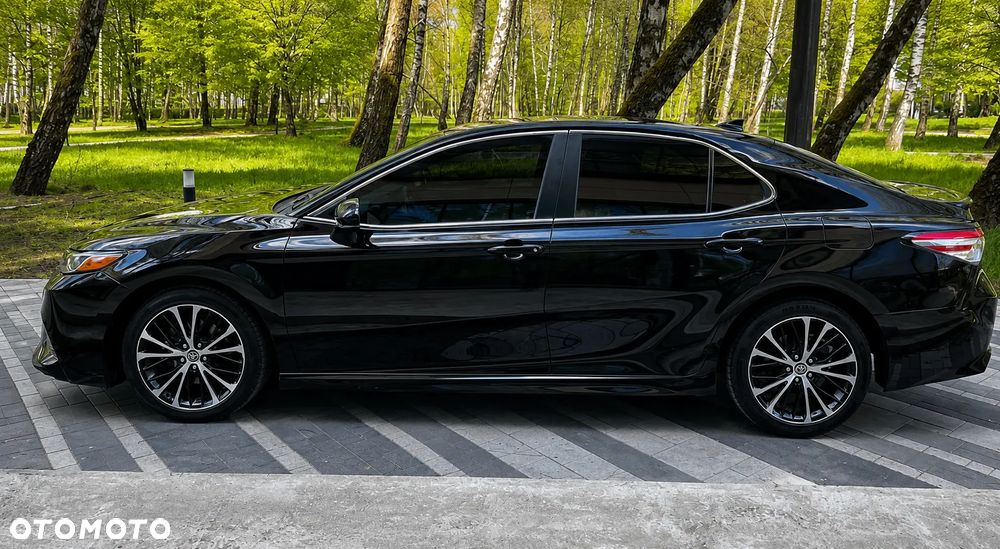 Toyota Camry - 4