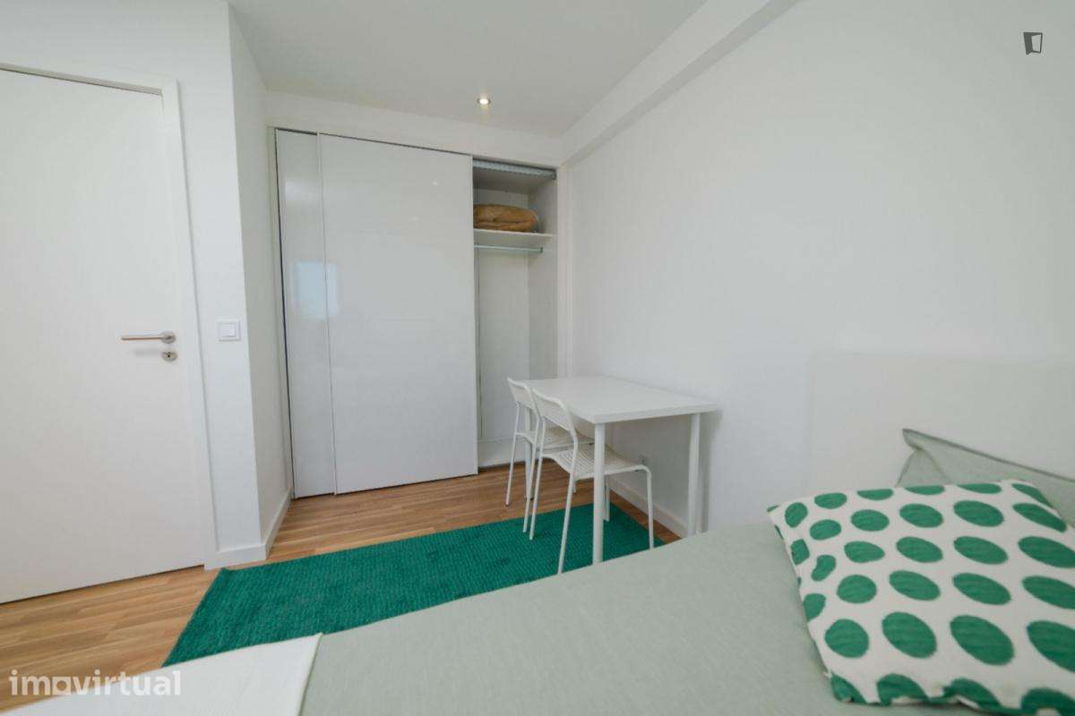 Quarto - localizado em Paranhos Porto - Grande imagem: 4/20