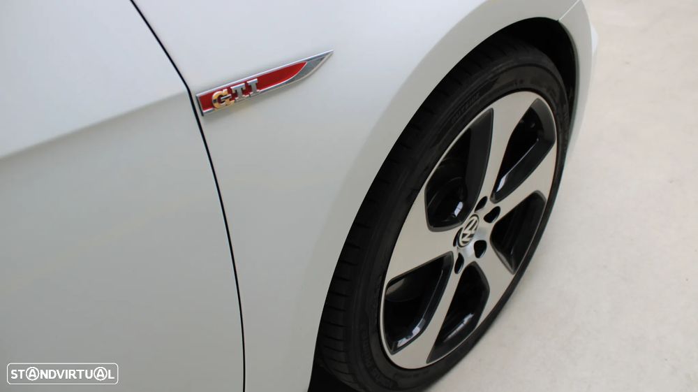 VW Golf GTI Performance BlueMotion - 25