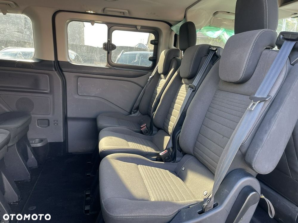 Ford Tourneo Custom 320 L2H1 VA Autm Titanium - 10
