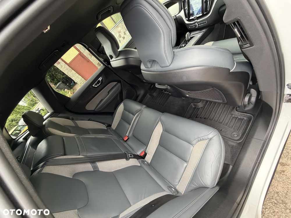 Volvo XC 60 T5 AWD R-Design - 13