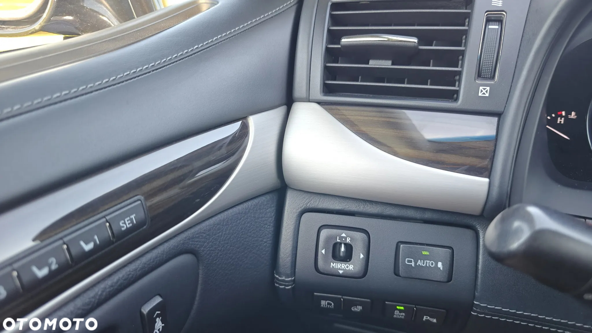 Lexus LS - 14