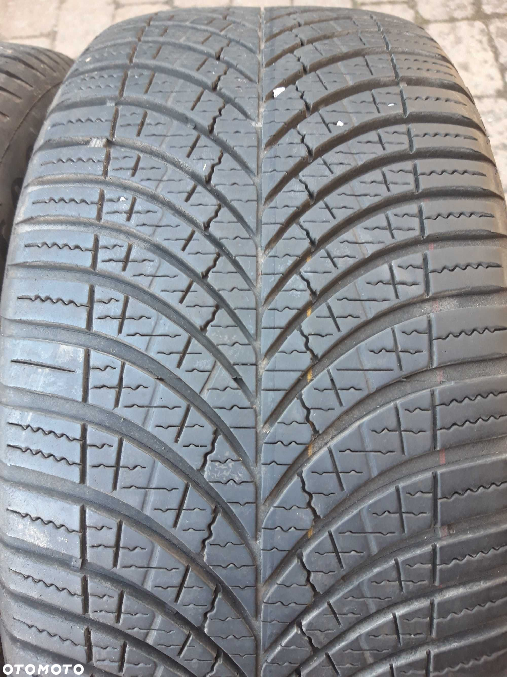225/45/17 94W Goodyear Vector 4 Seasons Gen 3 - 3