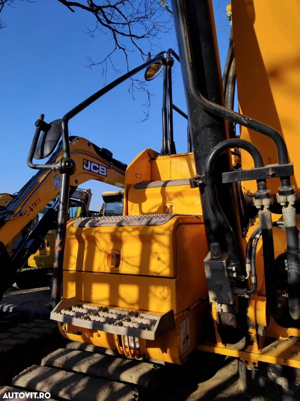 JCB 220X - 12