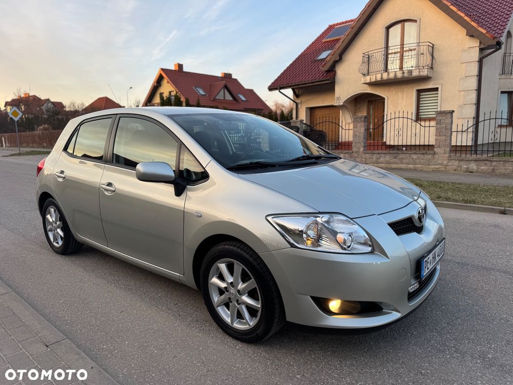 Toyota Auris 1.33 VVT-i Terra - 1