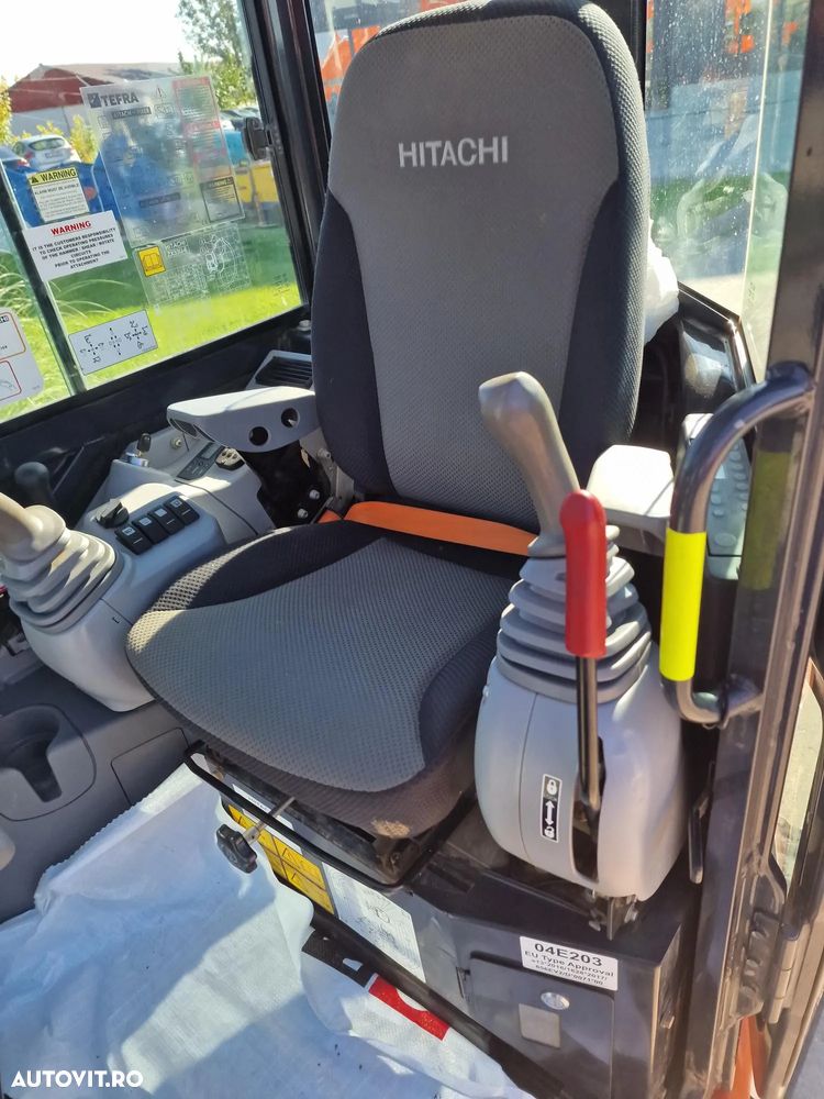 Hitachi ZX33U-6, Masa operationala 3,7t, 2023/10, 1.040h, CUPLA RAPIDA HIDRAULICA, cupa ingusta NOUA, cupa lata NOUA, capa taluz NOUA, inst picon, Aer cond, Antifurt, Lama nivelare, senile 80% ok, Ad sapare 3,5m, posibilitate leasing 4 ani-PROMOTIE 37.900EUR - 13