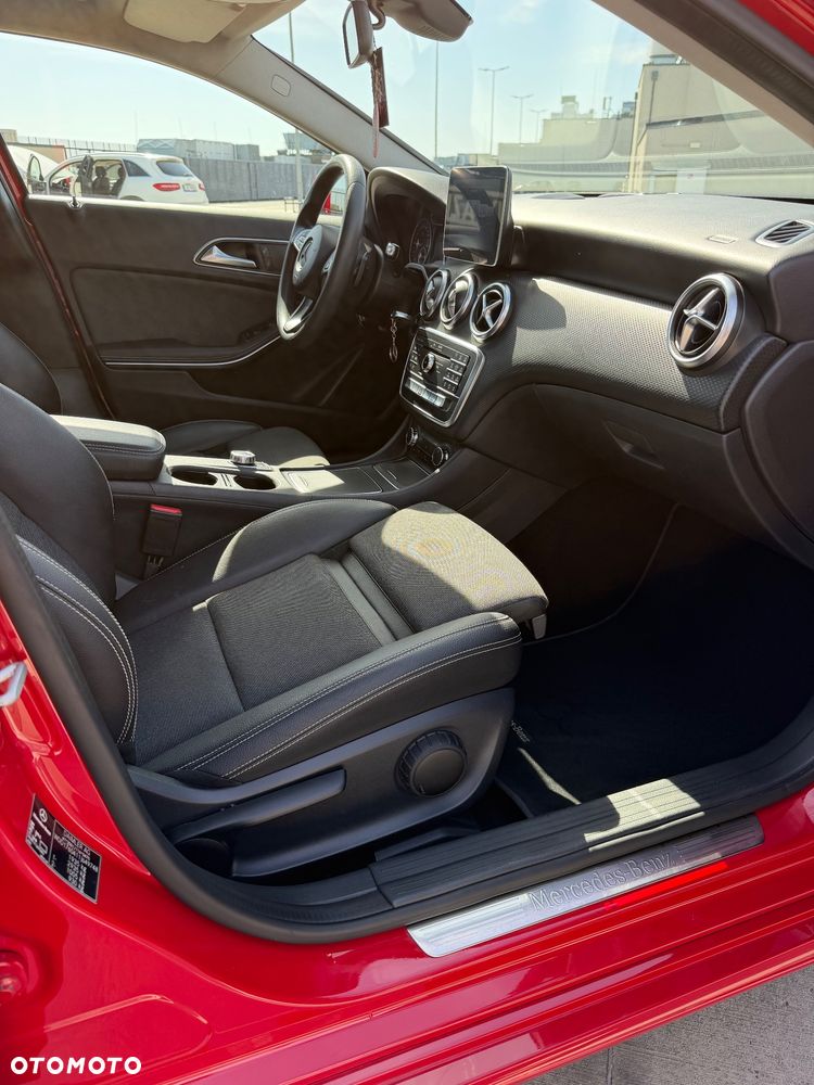 Mercedes-Benz Klasa A 160 7G-DCT Urban - 16