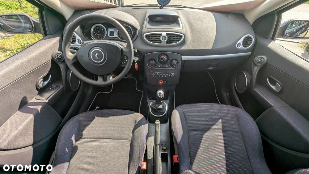Renault Clio - 21