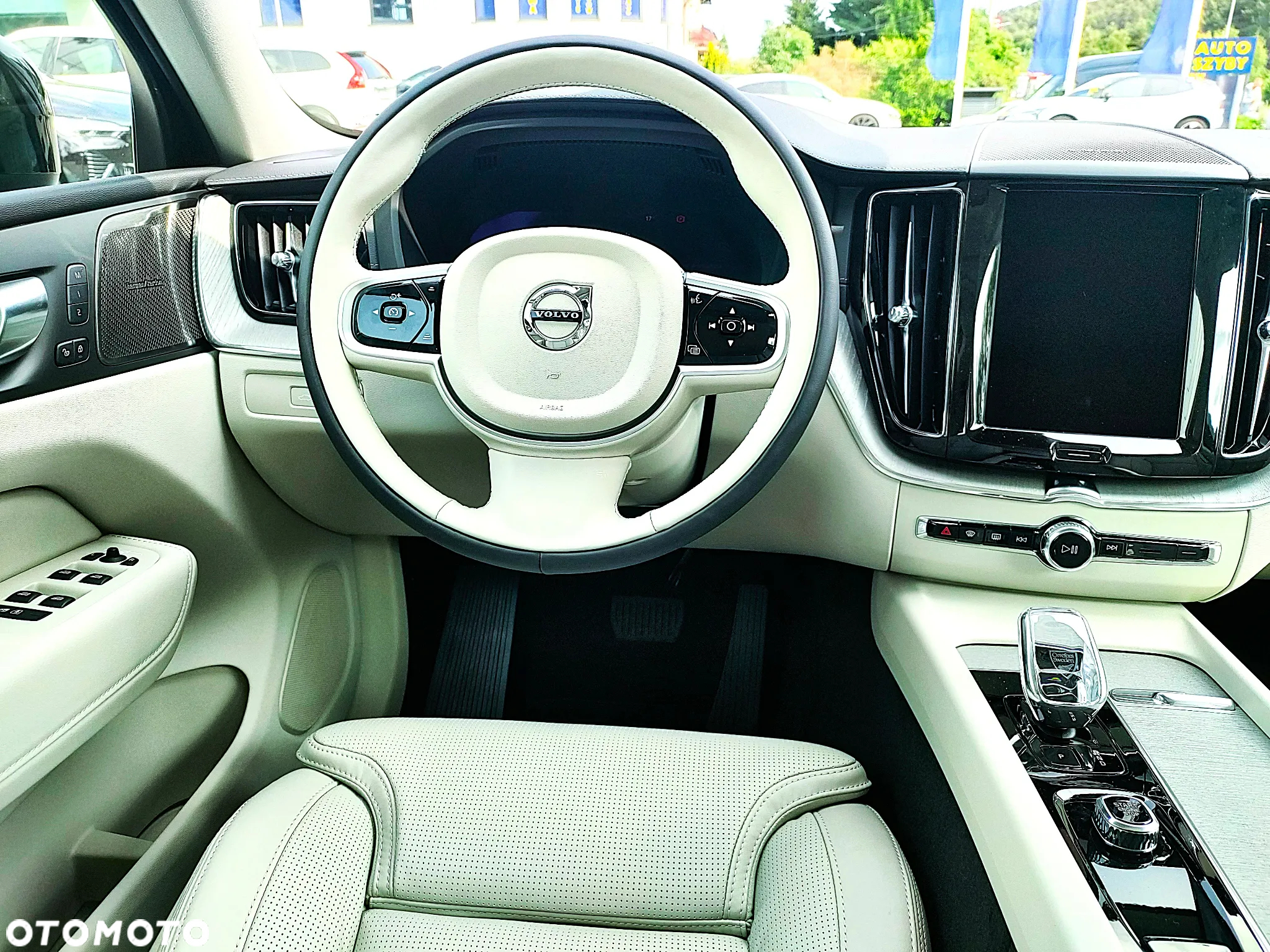 Volvo XC 60 T8 Plug-In Hybrid AWD Ultra Dark - 11