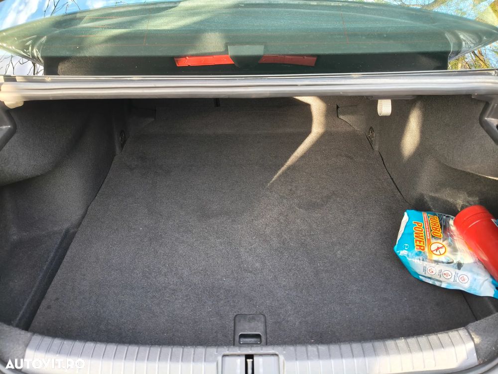 Volkswagen Passat 2.0 TDI Comfortline - 12