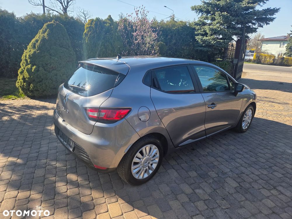 Renault Clio 1.2 16V 75 Expression - 9